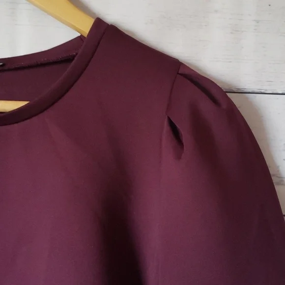 Stella & Dot Puff sleeve Neoprene style top - Picture 4 of 10